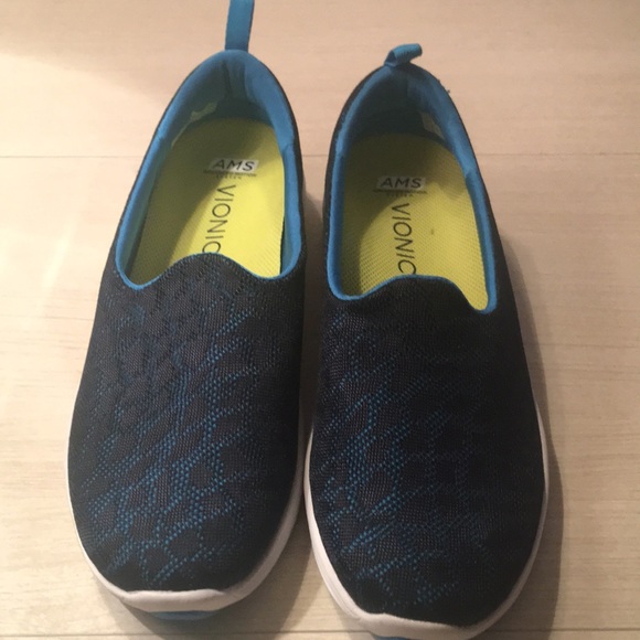vionic slip on tennis shoes